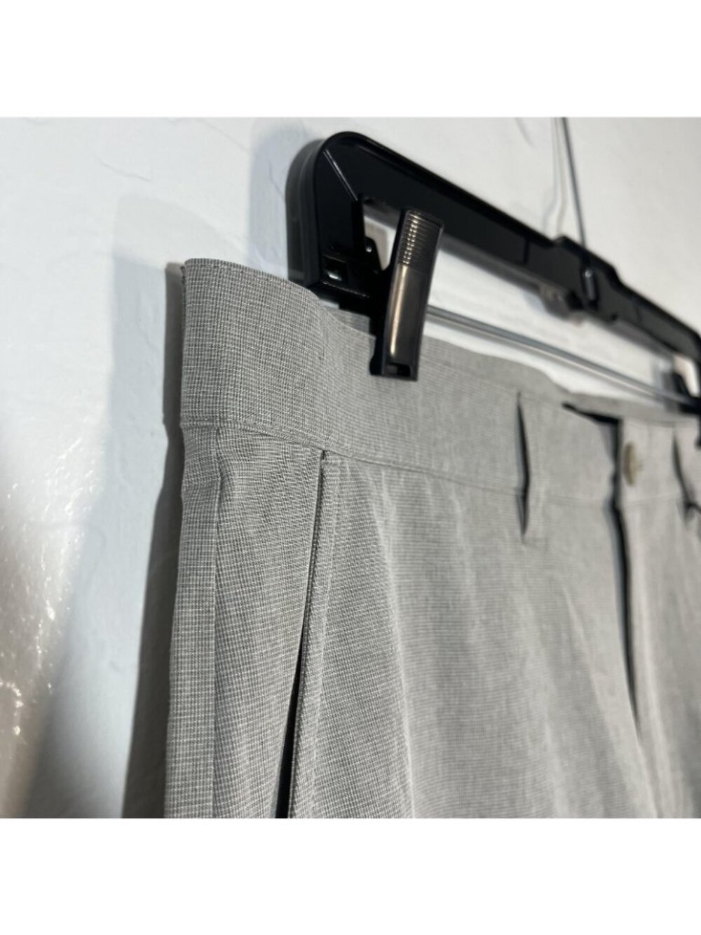 Travis Mathew Shorts Mens 34 Gray Check 10 Inseam Golf Chino Stretch Casual - Picture 2 of 8